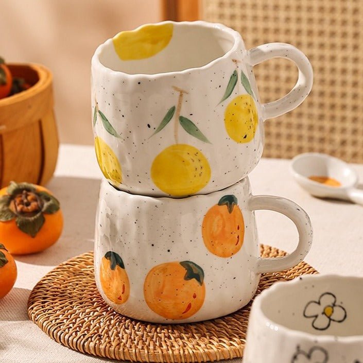 Keramische koffiemok met speels fruitdesign