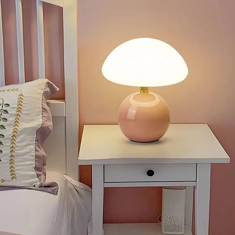 Keramisk svampeformet bordlampe med justerbar LED-belysning