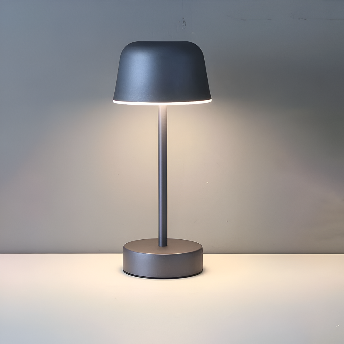 Farverig retro-LED-bordlampe – trådløs og USB-genopladelig