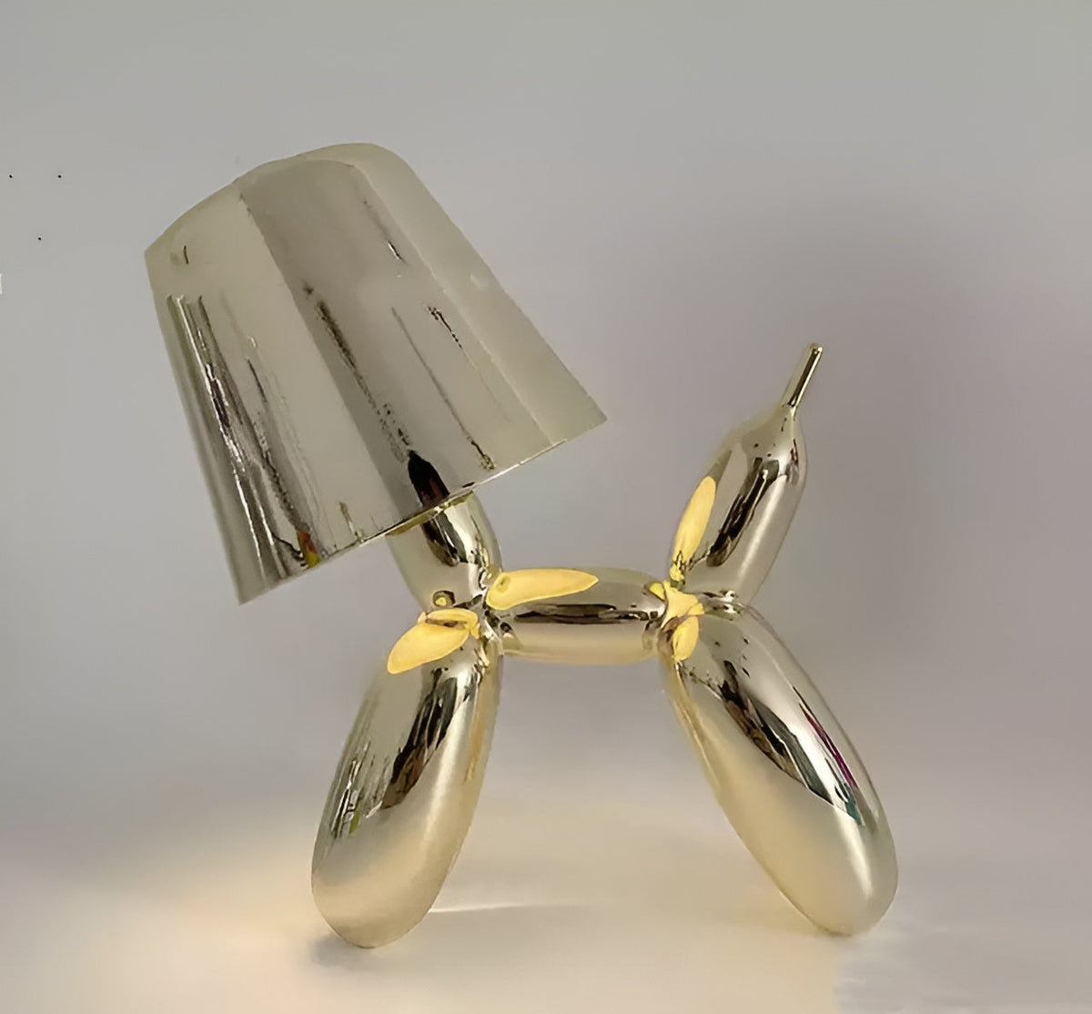 Hundformet LED-bordlampe med galvaniseret metalfinish til bolig og kontor