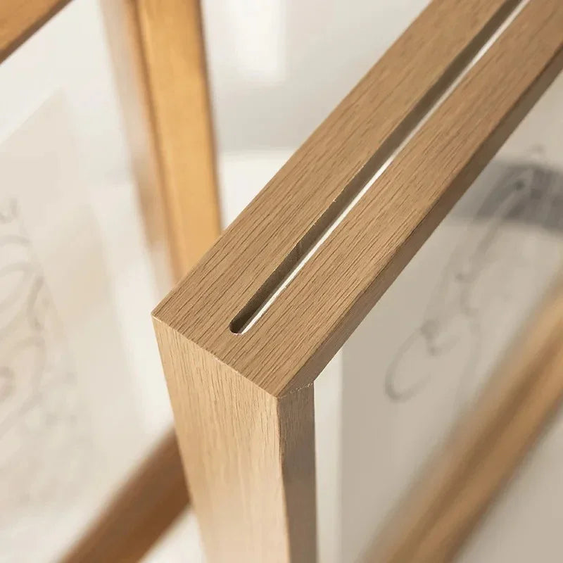 Svævende billedramme i træ med glas på begge sider til kunst og plakater