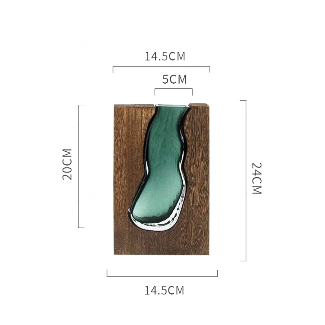 Minimalistisk vase i træ og klart glas med skandinavisk-inspireret design