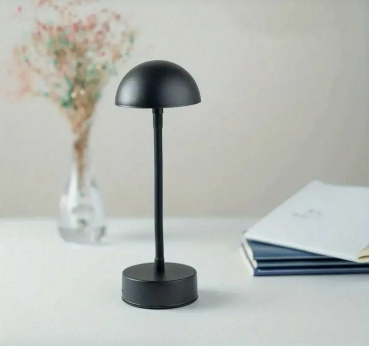 Moderne dæmpbar LED-bordlampe med touchbetjening
