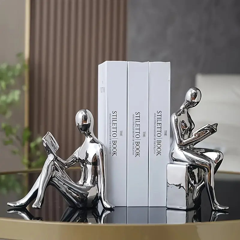 Abstrakte statuer af siddende figurer med blank keramisk finish