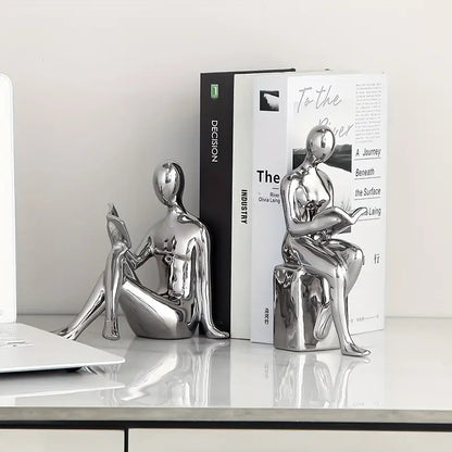 Abstrakte statuer af siddende figurer med blank keramisk finish