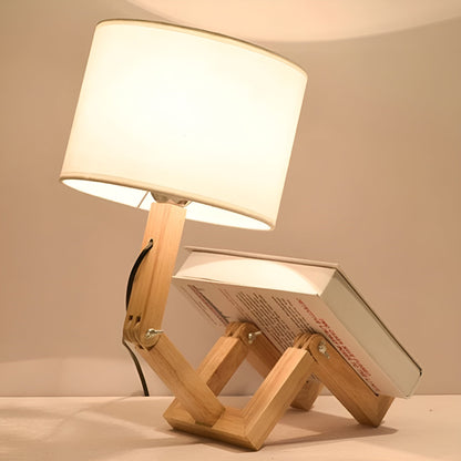 Justerbar bordlampe med detaljer i massivt træ og tre lystilstande