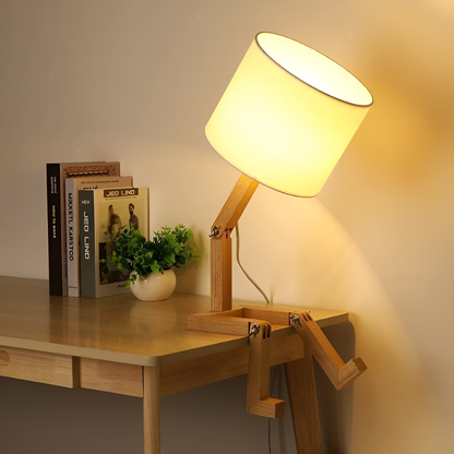 Justerbar bordlampe med detaljer i massivt træ og tre lystilstande