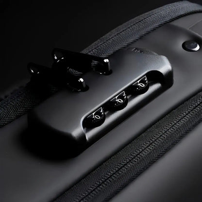 AeroShield Wasserdichte Diebstahlsichere Umhängetasche mit USB-Ladeanschluss