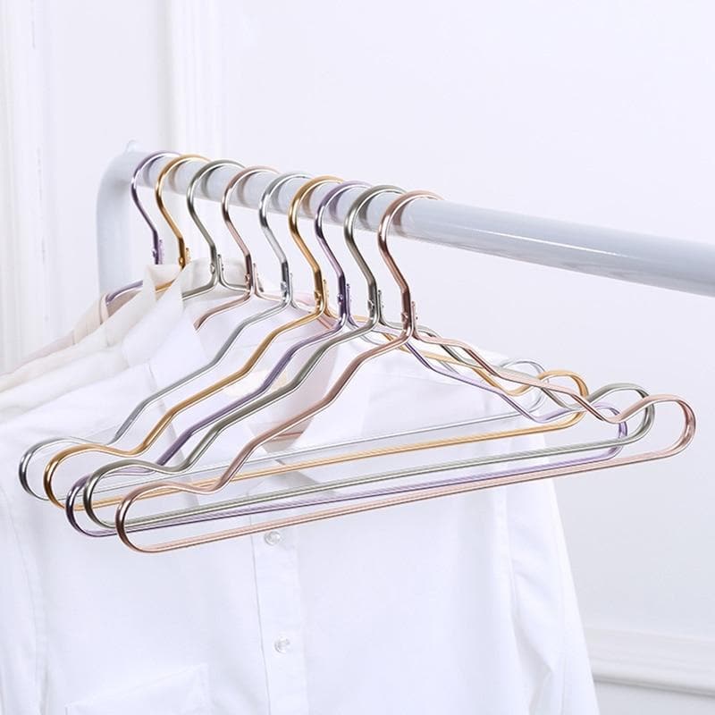 Kleiderbügel aus Aluminium mit moderner Metallic-Oberfläche