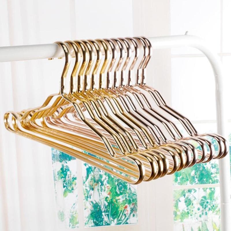 Kleiderbügel aus Aluminium mit moderner Metallic-Oberfläche