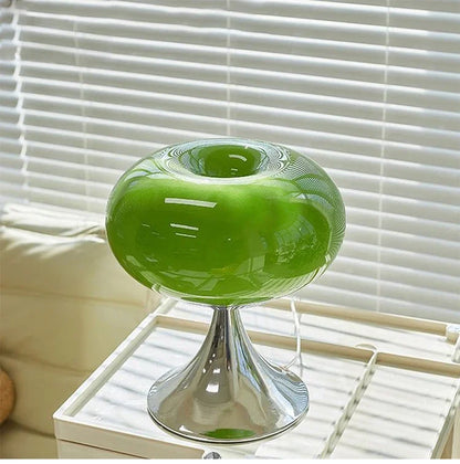 Glazen tafellamp in de vorm van een appel met vintage stijl en warm licht