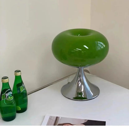 Glazen tafellamp in de vorm van een appel met vintage stijl en warm licht