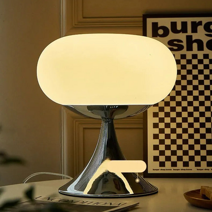 Glazen tafellamp in de vorm van een appel met vintage stijl en warm licht