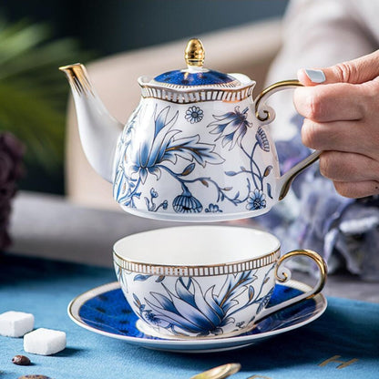 Blå Blomstret Te til En Porcelæn Tekande Kop Sæt