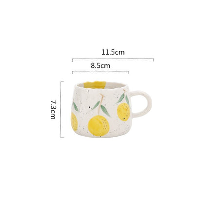 Keramische koffiemok met speels fruitdesign