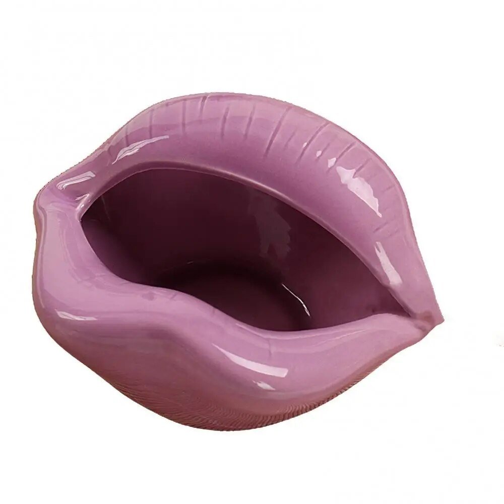 Keramischer Aschenbecher in Lippenform mit verspieltem Cartoon-Design