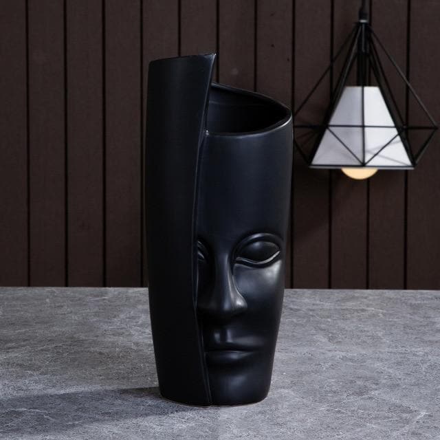Keramische sculpturale vazen en plantenpotten met artistieke, op gezichten geïnspireerde ontwerpen