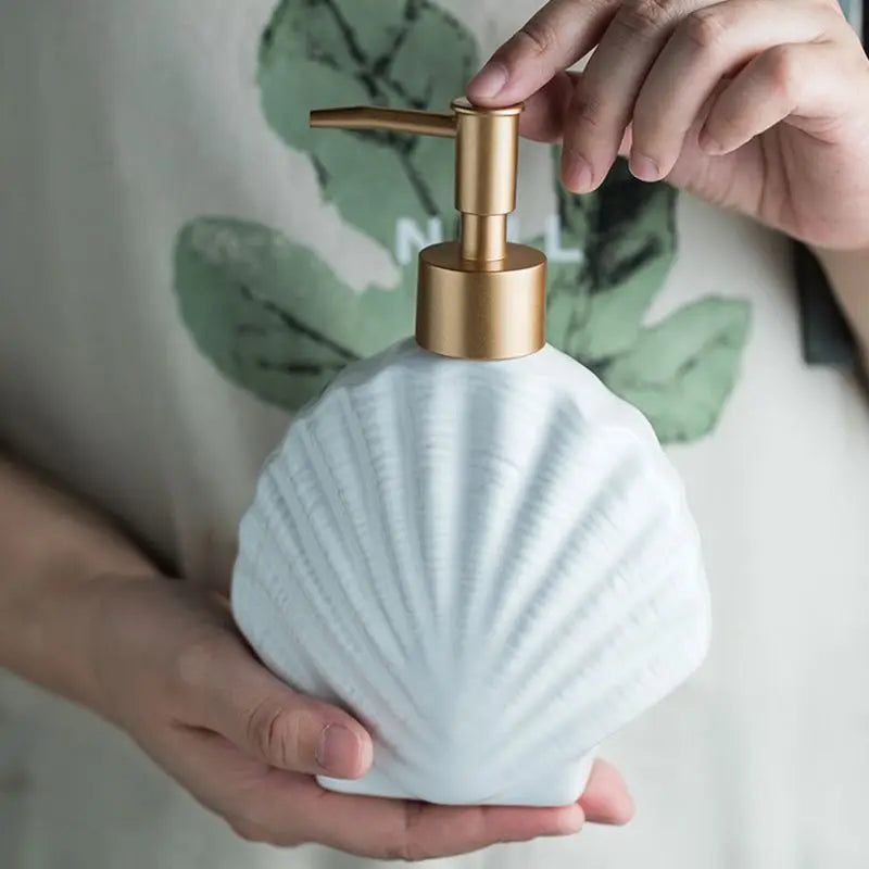 Keramische zeepdispenser met tijdloos kustdesign