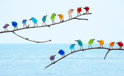 Bunte Vogel-Wandkunst Recycelte Meeresglas-Vögel auf Ast