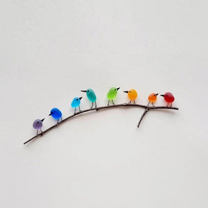 Bunte Vogel-Wandkunst Recycelte Meeresglas-Vögel auf Ast