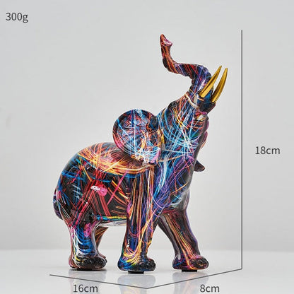 Farbenfrohe Elefantenfigur aus Kunstharz mit nordisch und graffitiinspirierten Designs