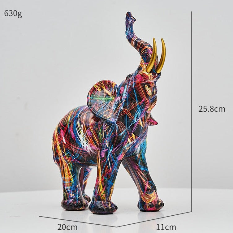 Farbenfrohe Elefantenfigur aus Kunstharz mit nordisch und graffitiinspirierten Designs