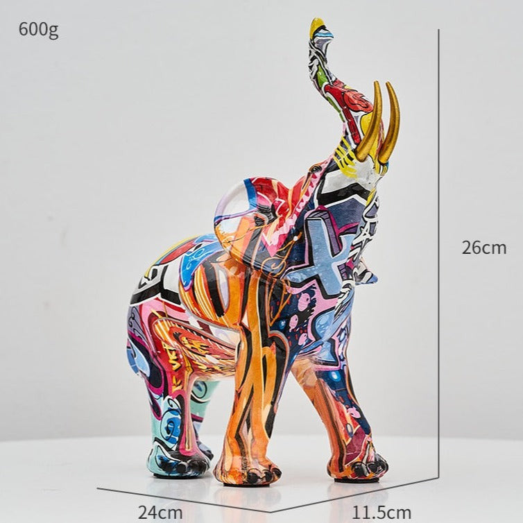 Farbenfrohe Elefantenfigur aus Kunstharz mit nordisch und graffitiinspirierten Designs