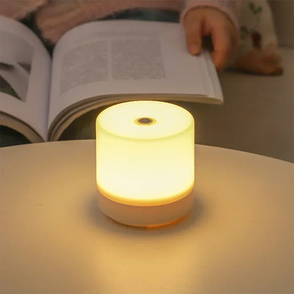 Kompakte LED-Nachttischlampe mit Touch-Dimmung
