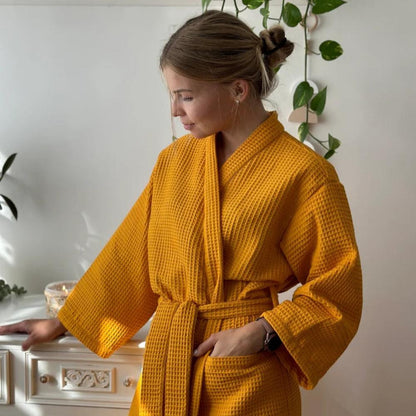 Baumwoll-Waffelpiqué-Bademantel mit elegantem V-Ausschnitt und verstellbarem Gürtel