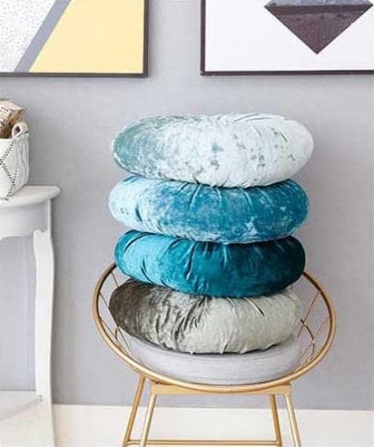 Rund pude i knust velour med blødt fiberfyld