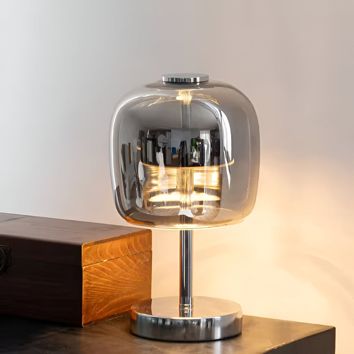 Dæmpbar glasbordlampe med touchbetjening og USB-strøm
