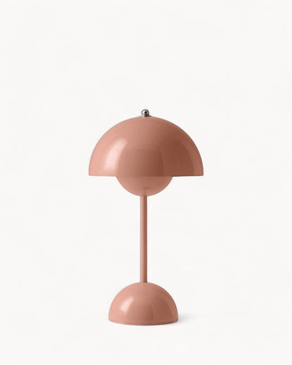 Ściemniana lampa stołowa LED o skandynawskim metalowym designie
