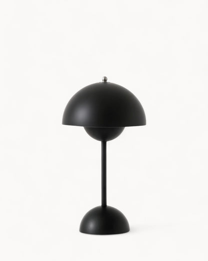 Ściemniana lampa stołowa LED o skandynawskim metalowym designie