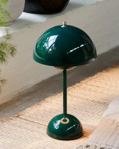 Ściemniana lampa stołowa LED o skandynawskim metalowym designie