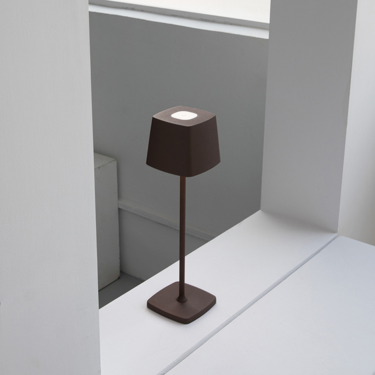 Dimbare draadloze tafellamp met aanraakbediening, aluminium- en acrylontwerp