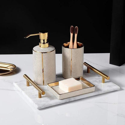 Elegancki ceramiczny zestaw akcesoriów łazienkowych ze złotymi akcentami