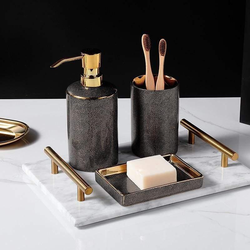 Elegancki ceramiczny zestaw akcesoriów łazienkowych ze złotymi akcentami