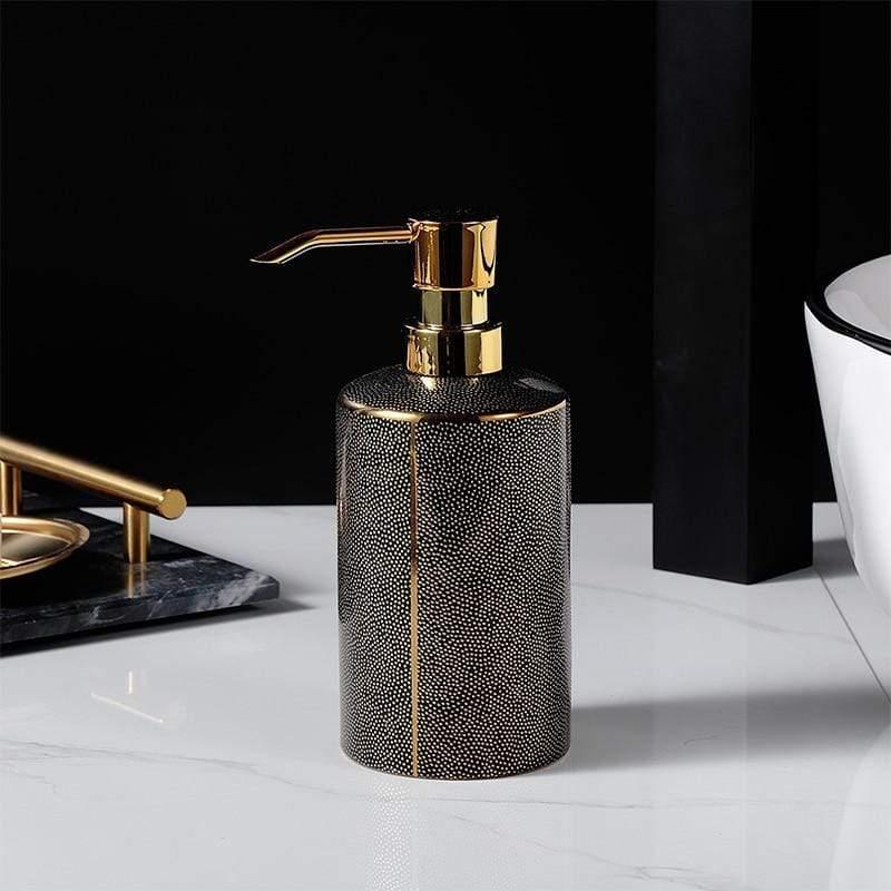 Elegancki ceramiczny zestaw akcesoriów łazienkowych ze złotymi akcentami