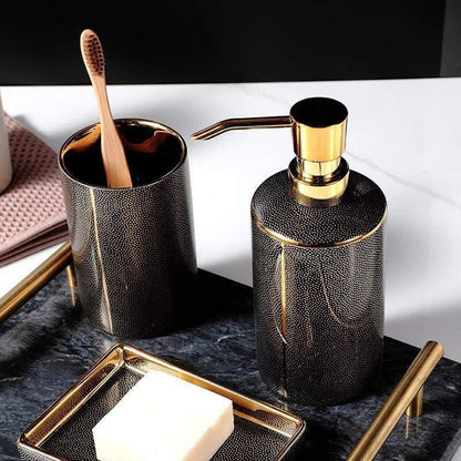 Elegancki ceramiczny zestaw akcesoriów łazienkowych ze złotymi akcentami