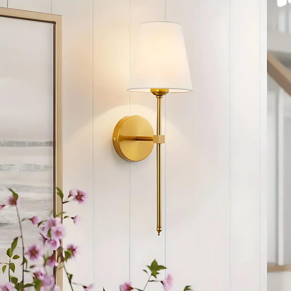 Elegancka, ściemniana, akumulatorowa lampa ścienna LED do nastrojowego oświetlenia wnętrz