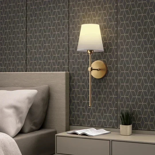 Elegancka, ściemniana, akumulatorowa lampa ścienna LED do nastrojowego oświetlenia wnętrz
