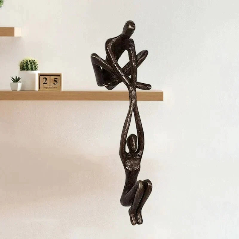 Elegant skulpturfigur i harpiks, der symboliserer kærlighed, balance og harmoni