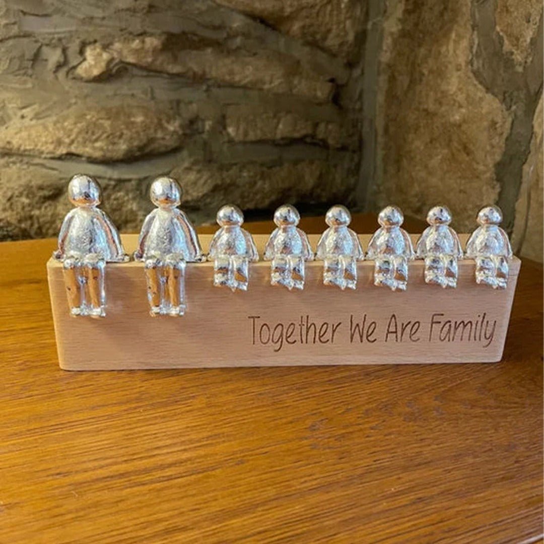 Familieskulptur – håndlavet dekorationsfigur, der symboliserer familiens sammenhold