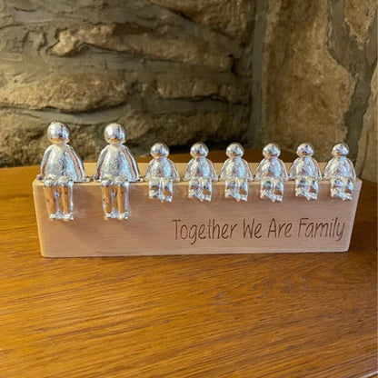 Familieskulptur – håndlavet dekorationsfigur, der symboliserer familiens sammenhold