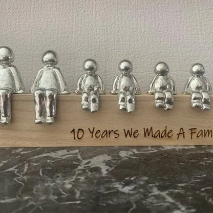 Familieskulptur – håndlavet dekorationsfigur, der symboliserer familiens sammenhold