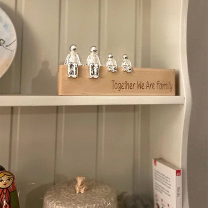Familieskulptur – håndlavet dekorationsfigur, der symboliserer familiens sammenhold