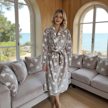 Bademantel aus Flanellfleece mit Schalkragen, zwei Taschen und verstellbarem Gürtel