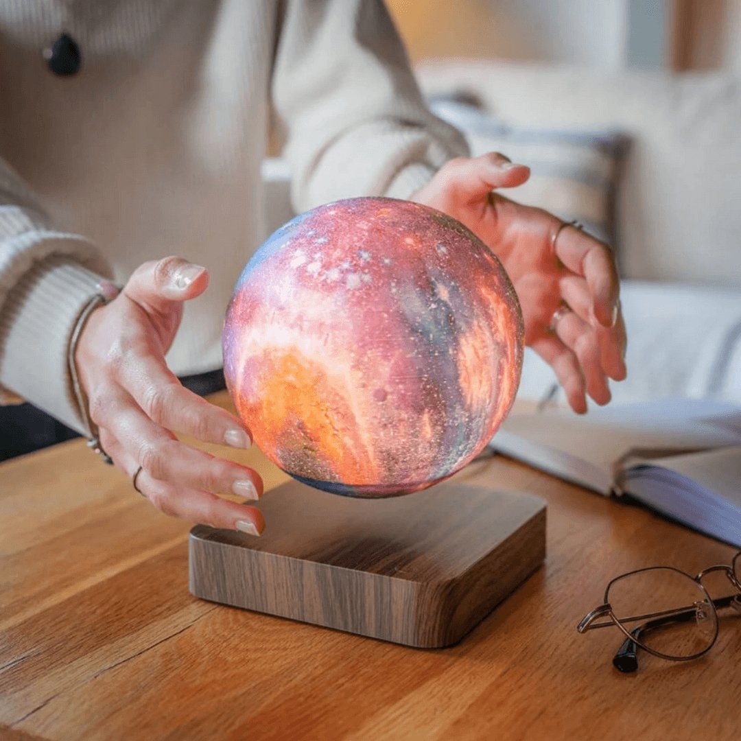 Unosząca się lampa księżyc z lewitacją magnetyczną i 16 kolorami oświetlenia
