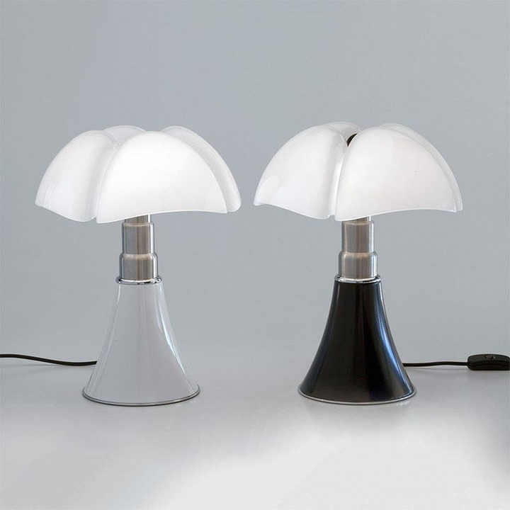 Blomstret bordlampe med varmt LED-lys og touchkontakt