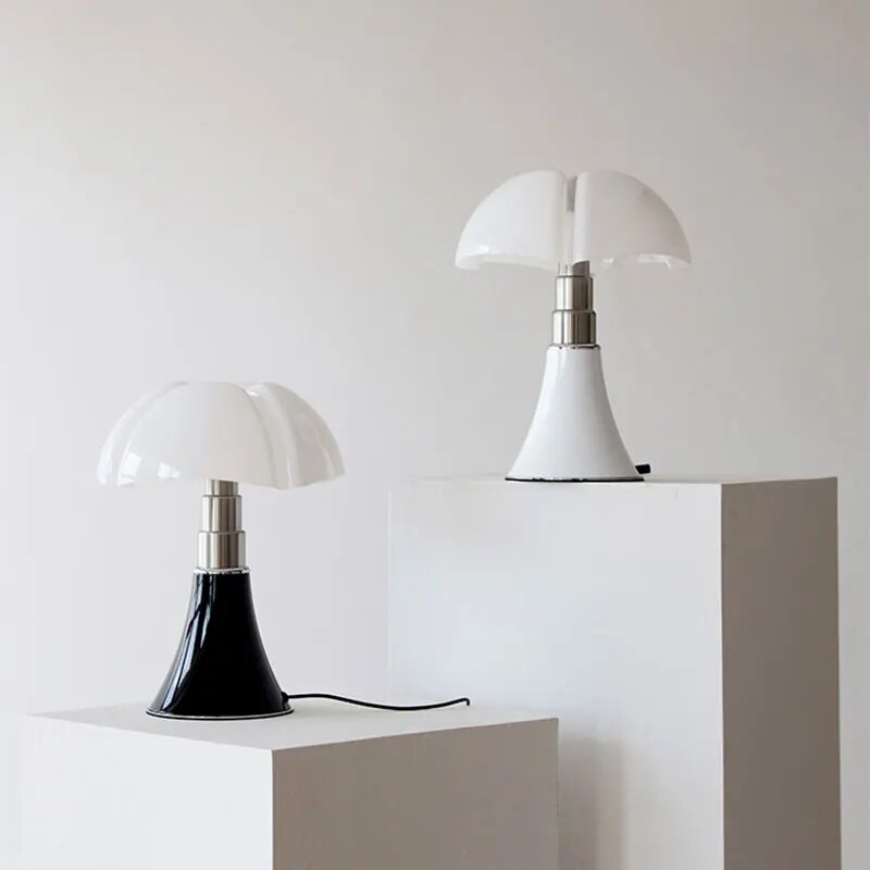 Blomstret bordlampe med varmt LED-lys og touchkontakt